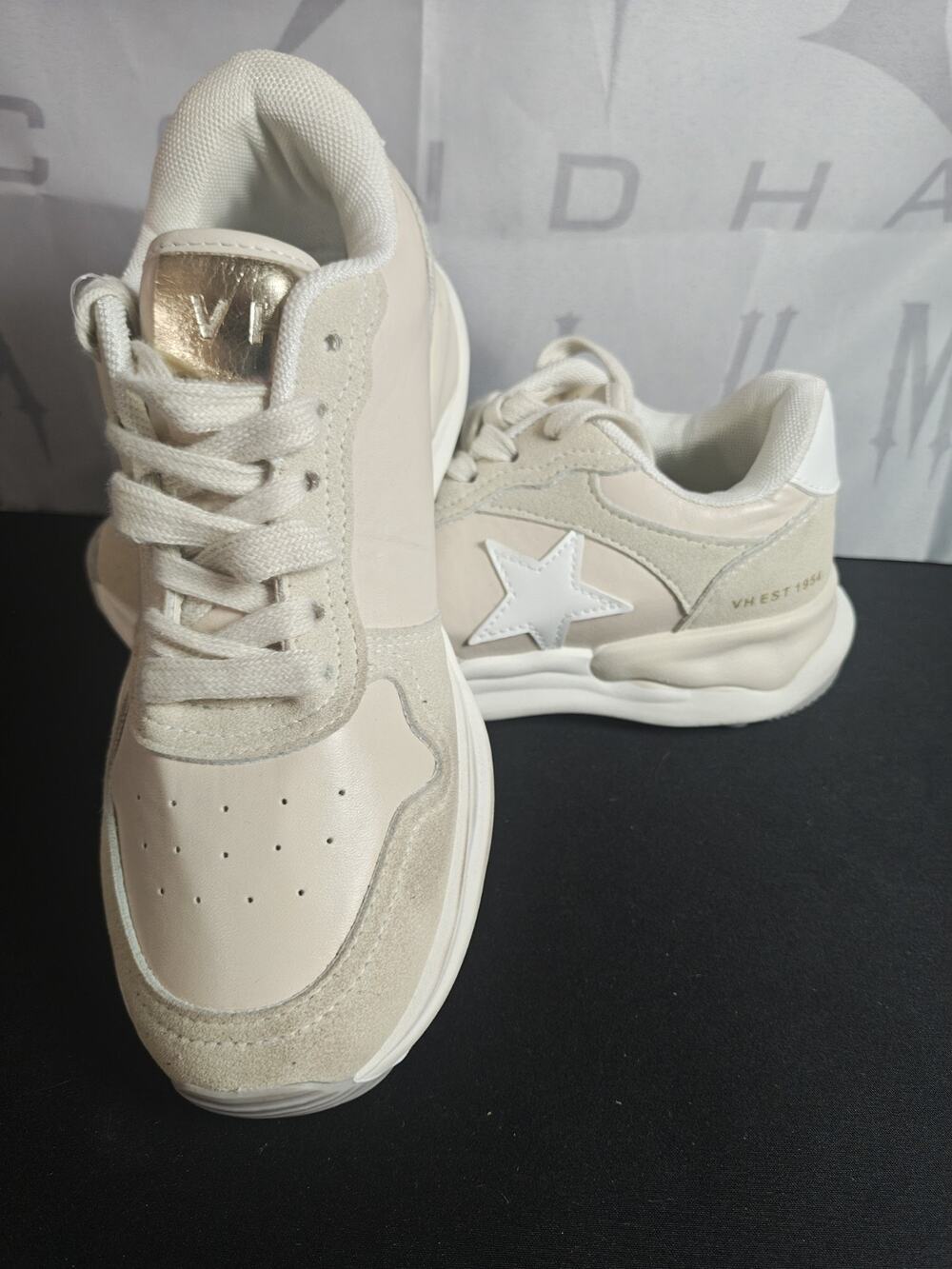 VINTAGE HAVANA Women’s 7 Swift VHK Light Nude Star Tan Shoes Casual NWOB Blems